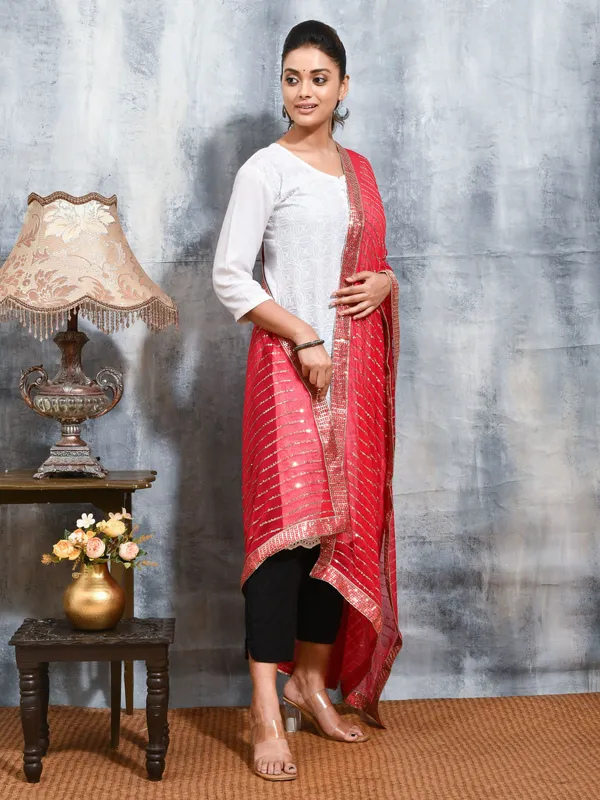 Pink_colour_Chiffon_Dupatta_for_Women