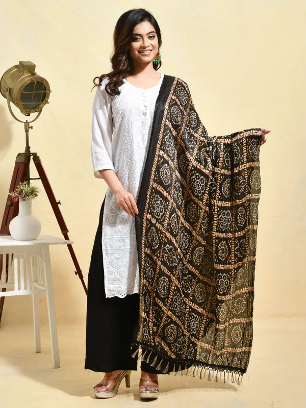Black_colour_Silk_Blend_Dupatta_for_Women