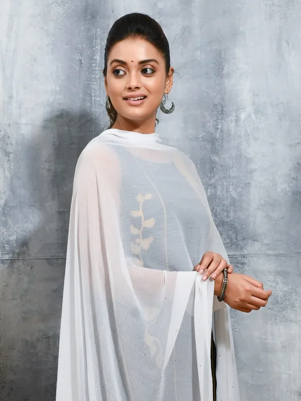 White_colour_Chiffon_Dupatta_for_Women
