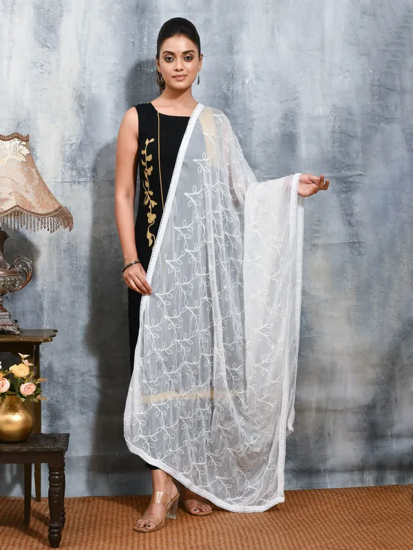White_colour_Chiffon_Dupatta_for_Women