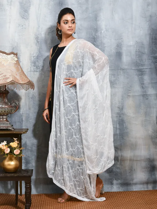 White_colour_Chiffon_Dupatta_for_Women