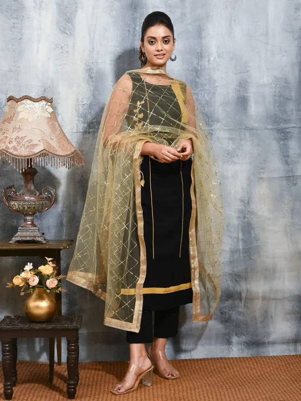 Gold_colour_Net_Dupatta_for_Women