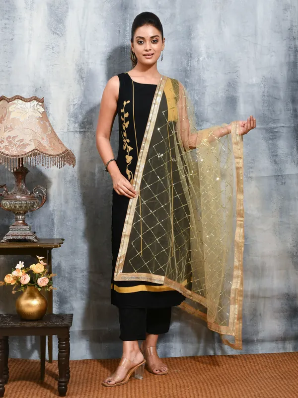 Gold_colour_Net_Dupatta_for_Women