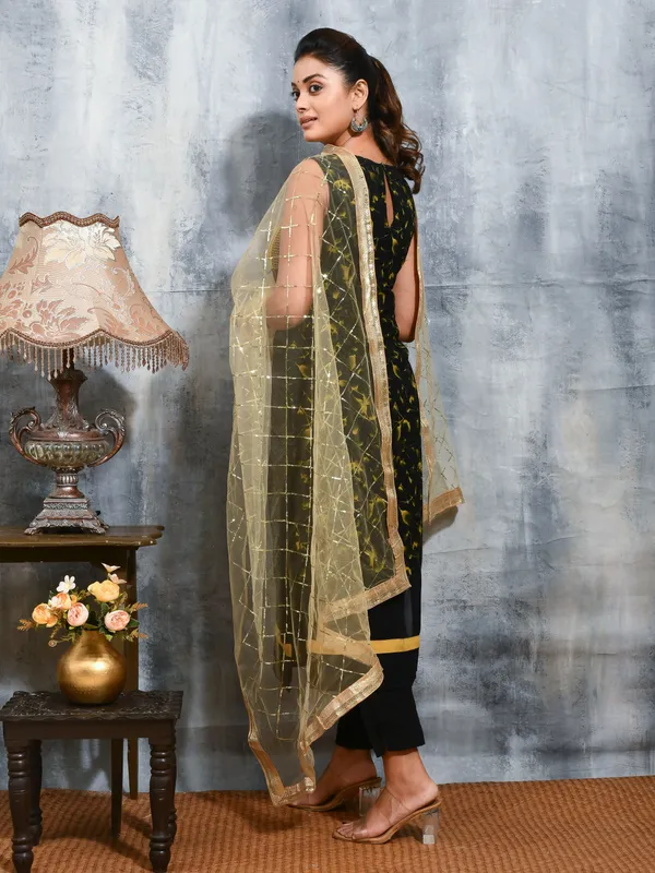 Gold_colour_Net_Dupatta_for_Women