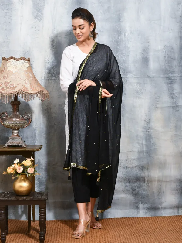 Black_colour_Chiffon_Dupatta_for_Women