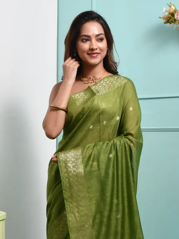 Green_Silk_Blend_Embroidered_Sarees_For_Women