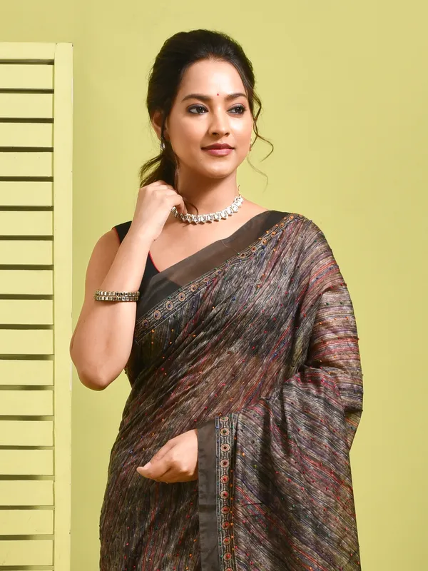 Green_Silk_Blend_Embroidered_Sarees_For_Women