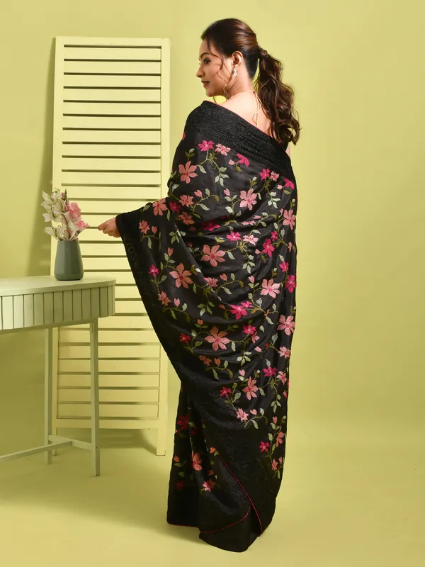 Black_Silk_Blend_Embroidered_Sarees_For_Women