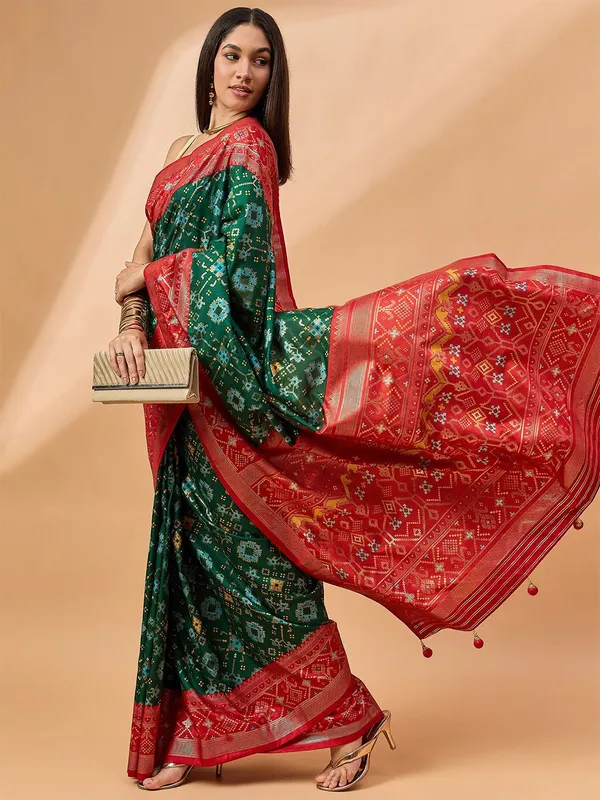 Green_colour_Silk_Blend_Saree_for_Women