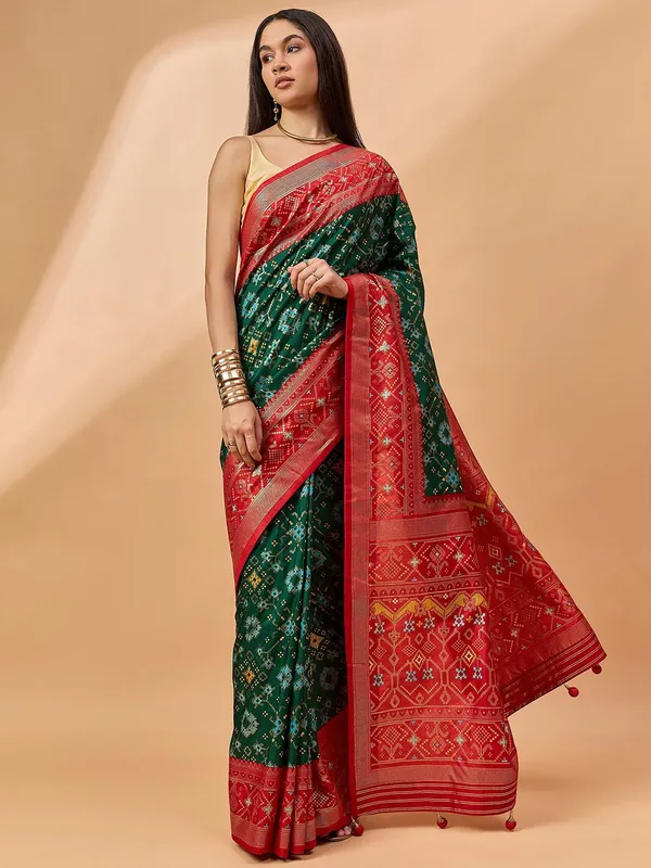 Green_colour_Silk_Blend_Saree_for_Women