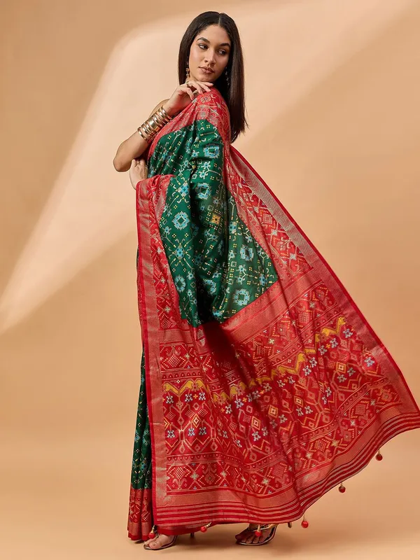 Green_colour_Silk_Blend_Saree_for_Women