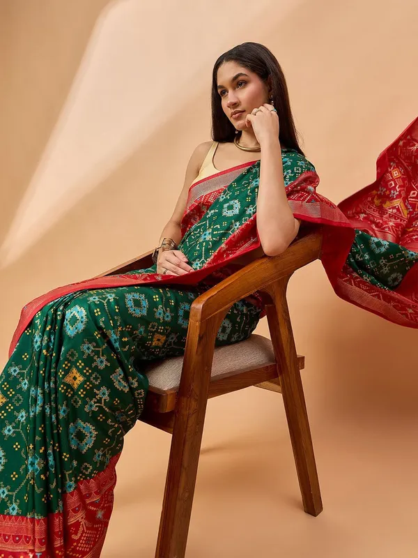 Green_colour_Silk_Blend_Saree_for_Women
