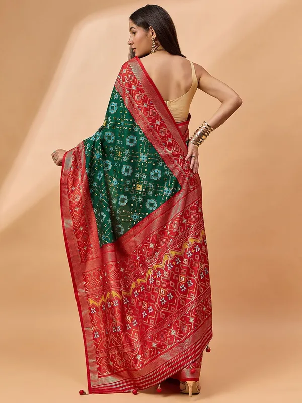 Green_colour_Silk_Blend_Saree_for_Women