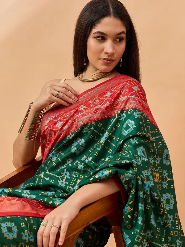 Green_colour_Silk_Blend_Saree_for_Women