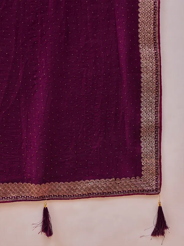 Purple_colour_Silk_Blend_Saree_for_Women