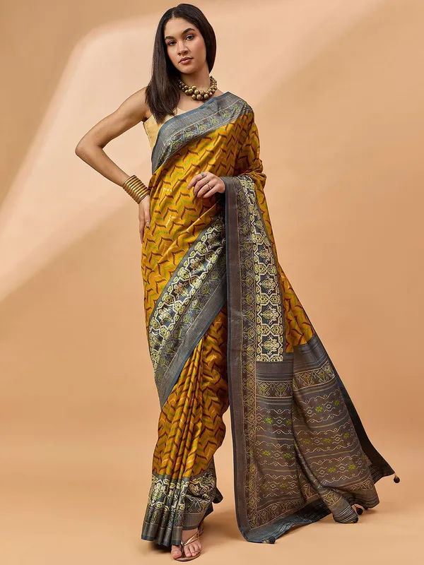 Yellow_colour_Silk_Blend_Saree_for_Women