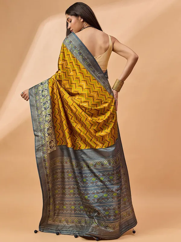 Yellow_colour_Silk_Blend_Saree_for_Women