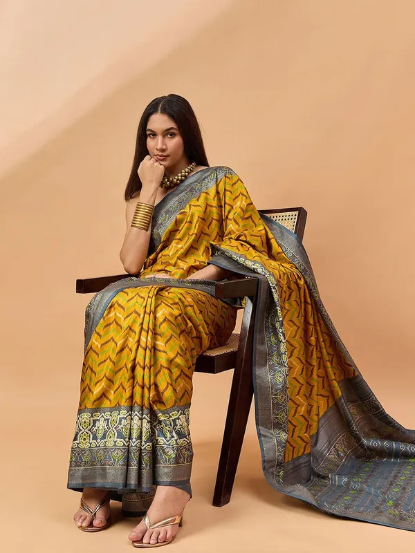 Yellow_colour_Silk_Blend_Saree_for_Women