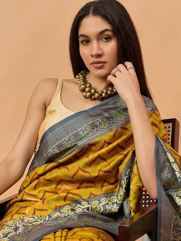 Yellow_colour_Silk_Blend_Saree_for_Women