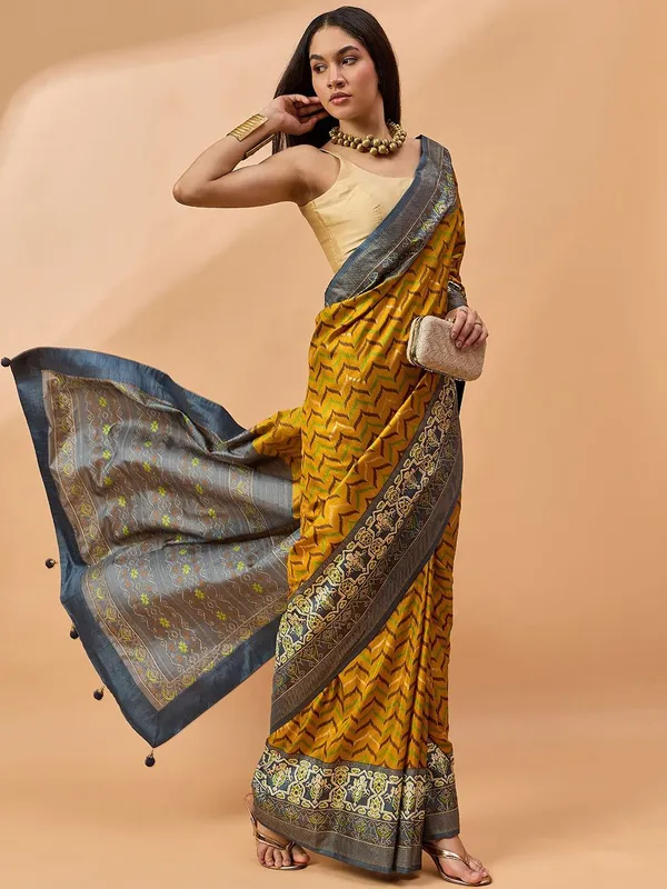 Yellow_colour_Silk_Blend_Saree_for_Women