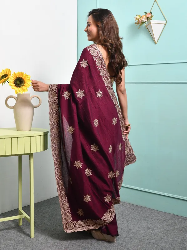 Purple_Silk_Blend_Embroidered_Sarees_For_Women