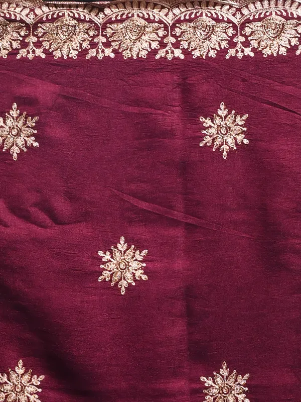 Purple_Silk_Blend_Embroidered_Sarees_For_Women