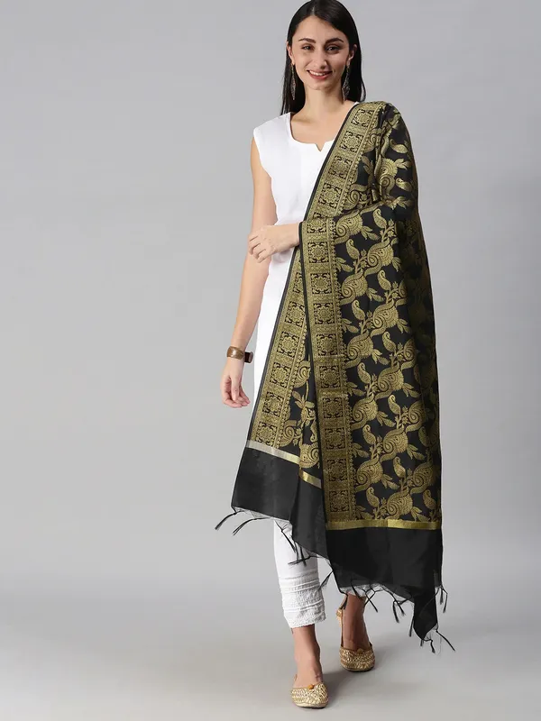 Black_colour_Silk_Blend_Dupatta_for_Women