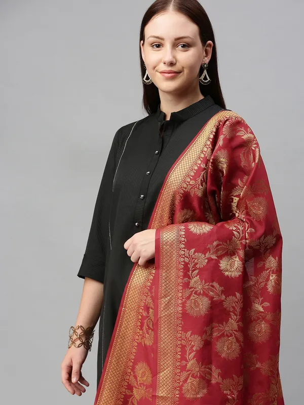 Maroon_colour_Silk_Blend_Dupatta_for_Women