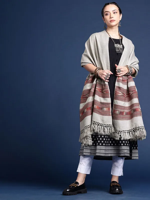 Grey_colour_Wool_Shawl_for_Women