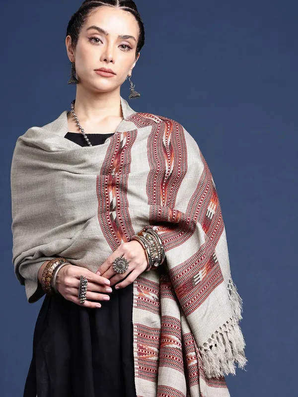 Grey_colour_Wool_Shawl_for_Women