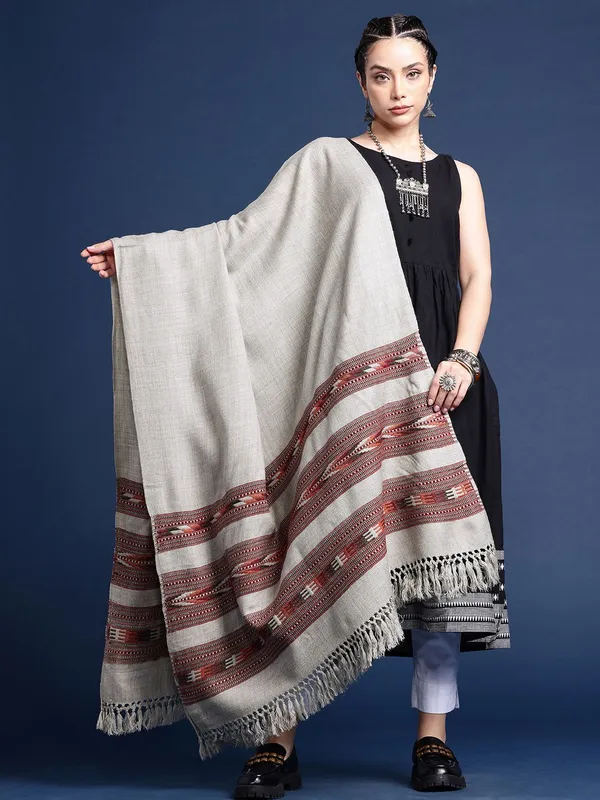 Grey_colour_Wool_Shawl_for_Women