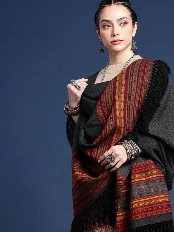 Black_colour_Wool_Shawl_for_Women