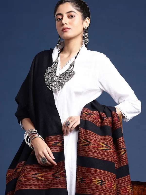Black_colour_Wool_Shawl_for_Women