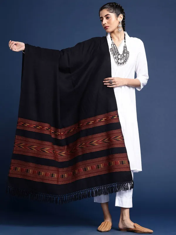Black_colour_Wool_Shawl_for_Women