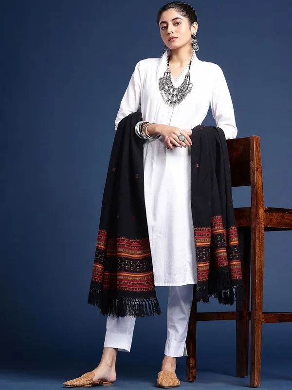 Black_colour_Wool_Shawl_for_Women