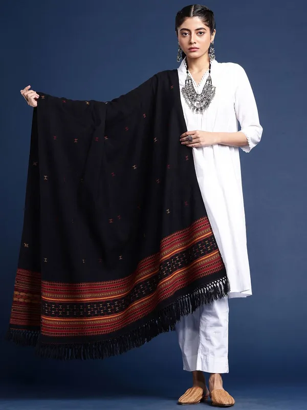 Black_colour_Wool_Shawl_for_Women
