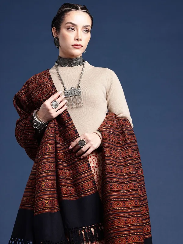 Black_colour_Wool_Shawl_for_Women