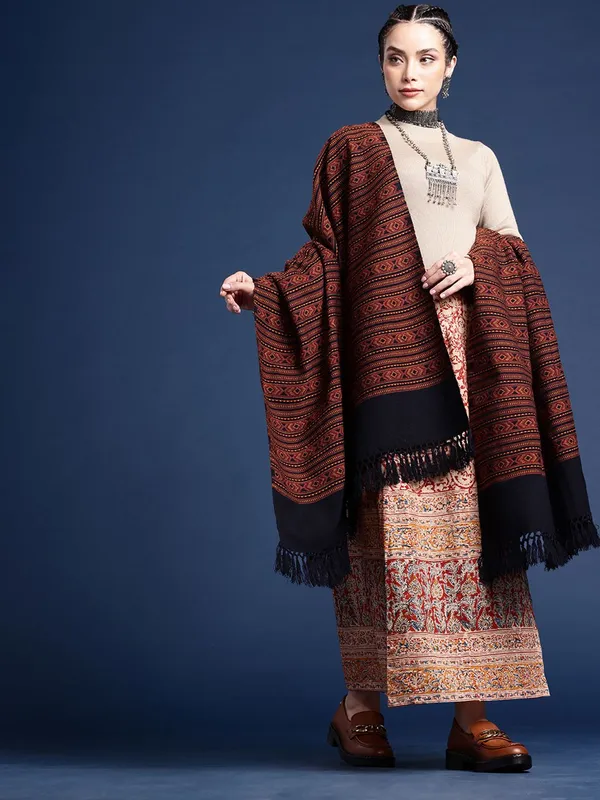 Black_colour_Wool_Shawl_for_Women