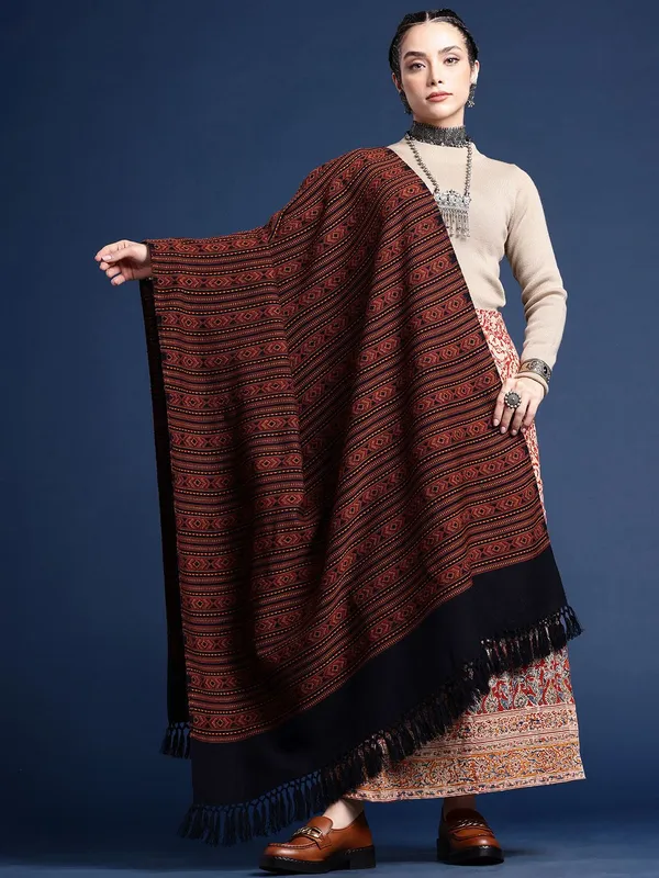 Black_colour_Wool_Shawl_for_Women