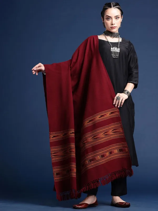 Maroon_colour_Wool_Shawl_for_Women
