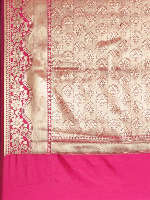 Pink_colour_Silk_Blend_Saree_for_Women