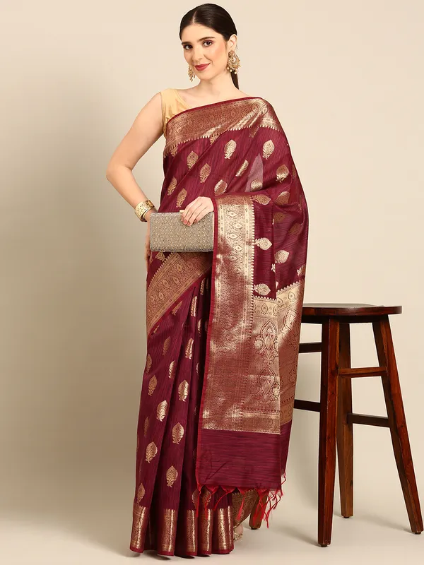 Maroon_colour_Silk_Blend_Saree_for_Women