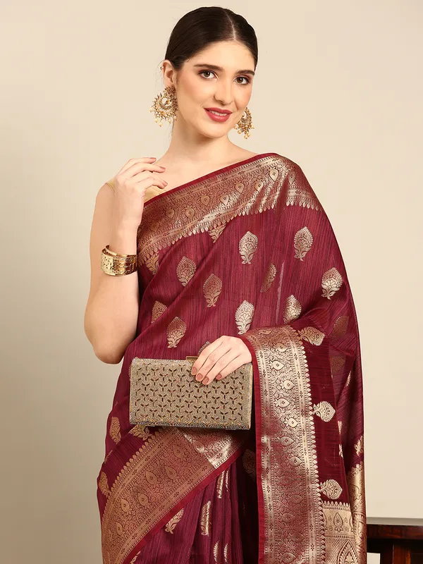 Maroon_colour_Silk_Blend_Saree_for_Women