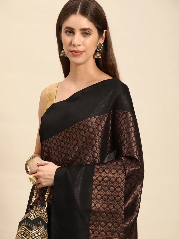 Black_colour_Silk_Blend_Saree_for_Women