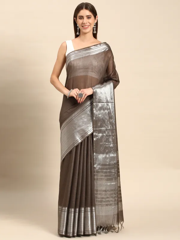 Brown_colour_Silk_Blend_Saree_for_Women