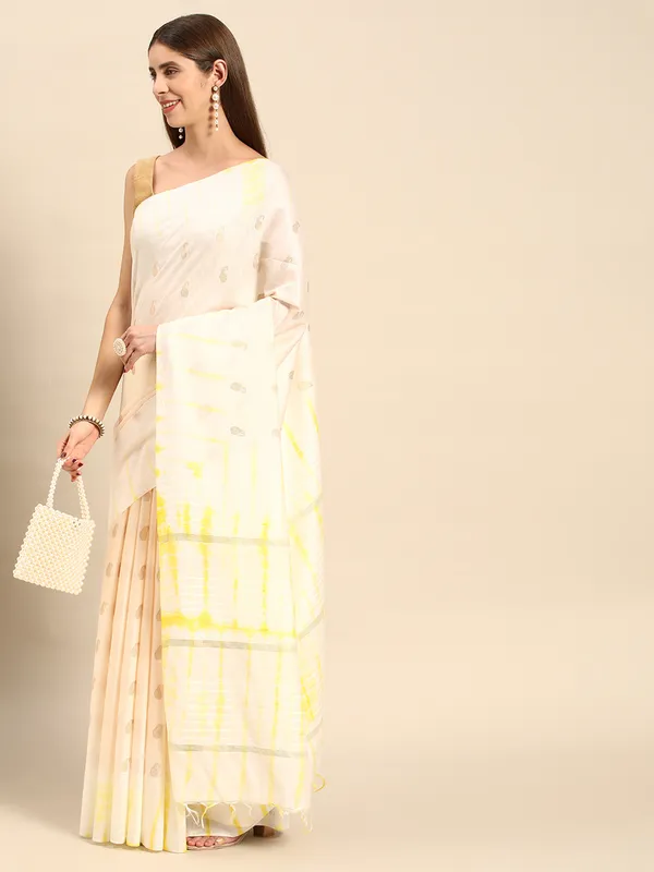 White_colour_Silk_Blend_Saree_for_Women