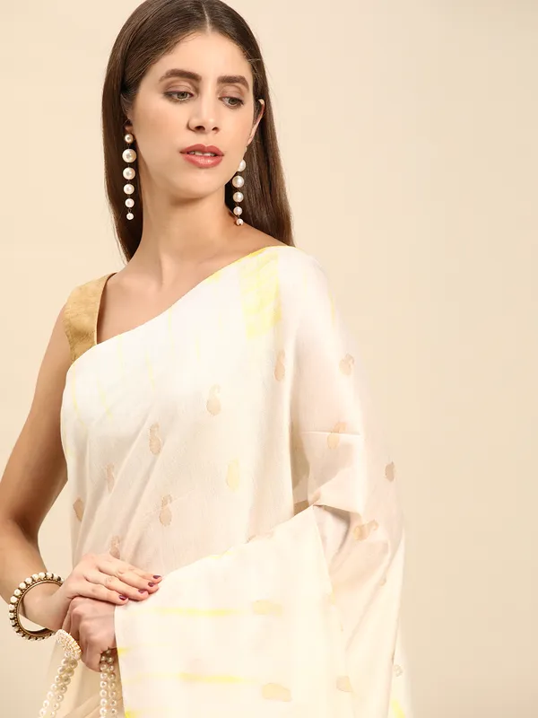 White_colour_Silk_Blend_Saree_for_Women