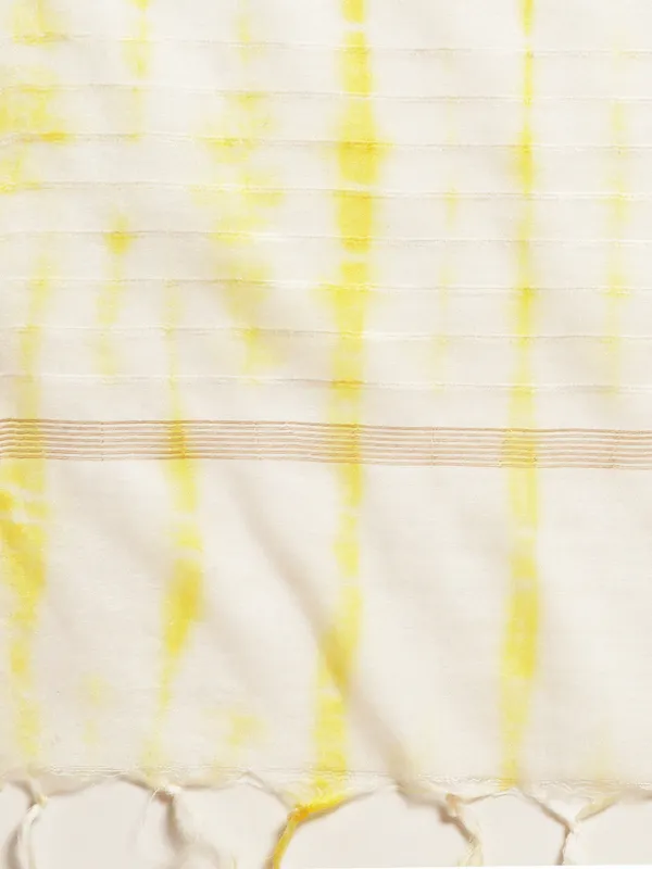 White_colour_Silk_Blend_Saree_for_Women