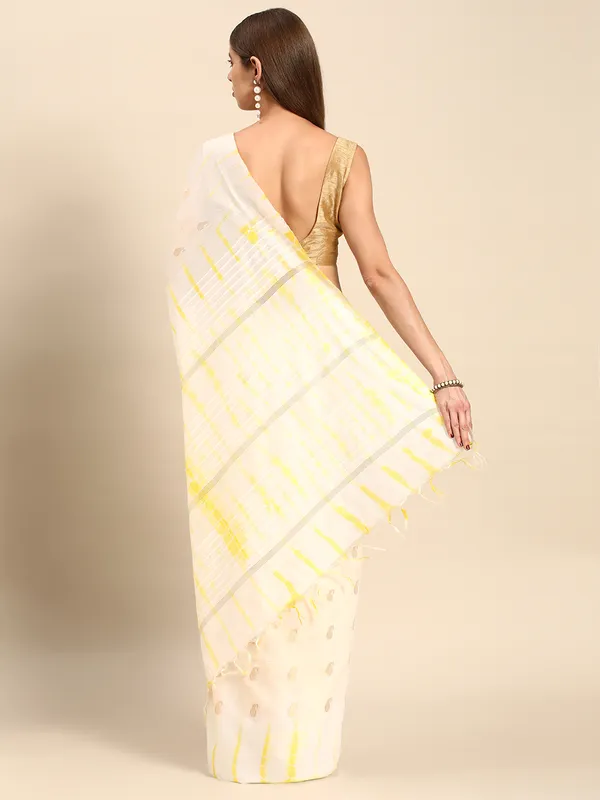 White_colour_Silk_Blend_Saree_for_Women