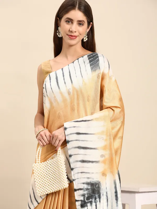 Yellow_colour_Silk_Blend_Saree_for_Women